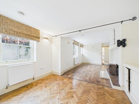 3 bedroom Semi-detached house to let in Reading Road, Lower Basildon, RG8