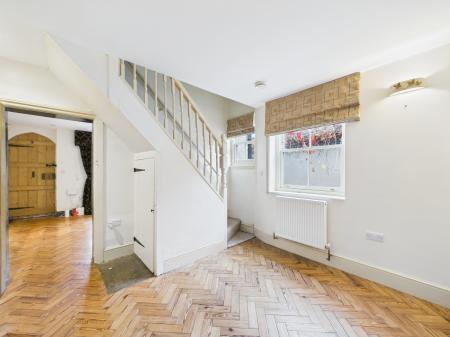 3 bedroom Semi-detached house to let in Reading Road, Lower Basildon, RG8