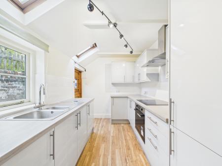 3 bedroom Semi-detached house to let in Reading Road, Lower Basildon, RG8