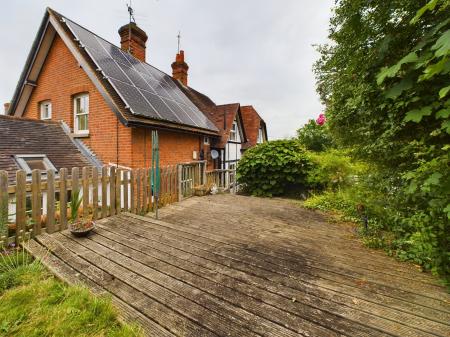 3 bedroom Semi-detached house to let in Reading Road, Lower Basildon, RG8
