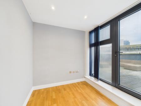 2 bedroom Flat to let in Market Place