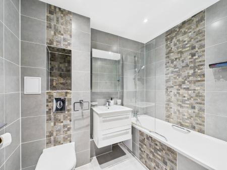 2 bedroom Flat to let in Market Place