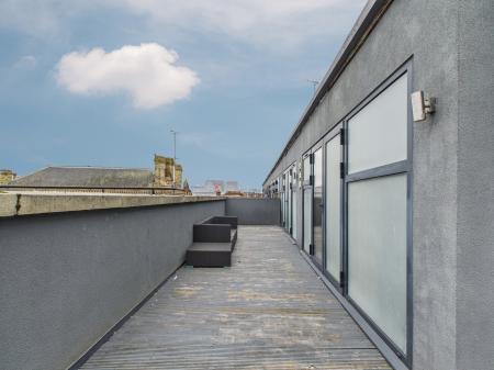 2 bedroom Flat to let in Market Place