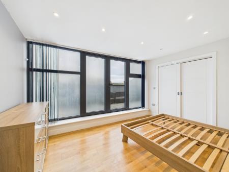 2 bedroom Flat to let in Market Place