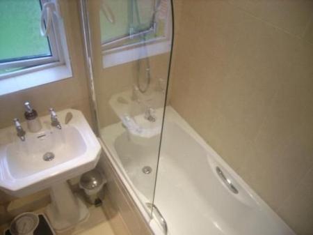 2 bedroom Semi-detached house to let in Royal Avenue, Calcot, Reading, RG31