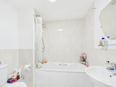 2 bedroom Flat for sale in Evesham House, Battle Square, Reading, Reading, RG30