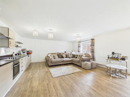 2 bedroom Flat for sale in Evesham House, Battle Square, Reading, Reading, RG30