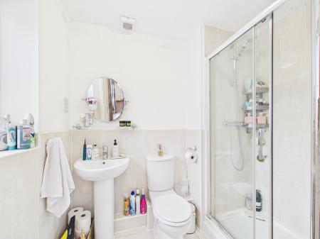 2 bedroom Flat for sale in Evesham House, Battle Square, Reading, Reading, RG30