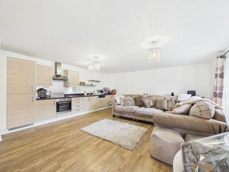 2 bedroom Flat for sale in Evesham House, Battle Square, Reading, Reading, RG30