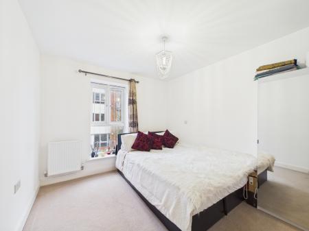 2 bedroom Flat for sale in Evesham House, Battle Square, Reading, Reading, RG30
