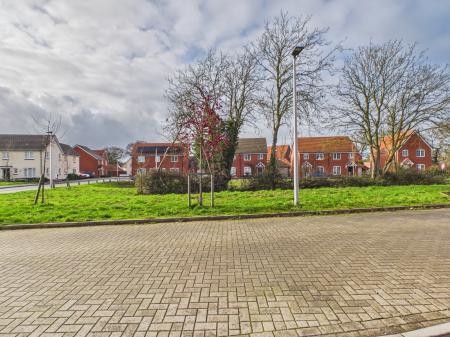 3 bedroom Detached house for sale in Shipridge Drive, Spencers Wood, Reading, RG7