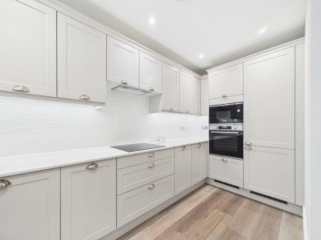 4 bedroom Semi-detached house to let in Sunapee Road, Reading, RG2