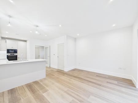 4 bedroom Semi-detached house to let in Sunapee Road, Reading, RG2