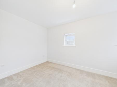 4 bedroom Semi-detached house to let in Sunapee Road, Reading, RG2