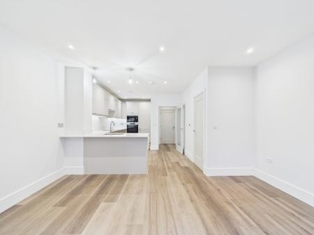 4 bedroom Semi-detached house to let in Sunapee Road, Reading, RG2