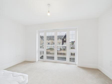 4 bedroom Semi-detached house to let in Sunapee Road, Reading, RG2
