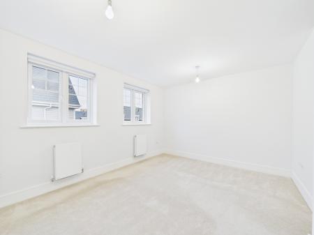 4 bedroom Semi-detached house to let in Sunapee Road, Reading, RG2