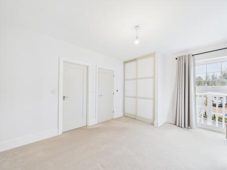 4 bedroom Semi-detached house to let in Sunapee Road, Reading, RG2