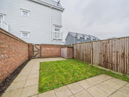 4 bedroom Semi-detached house to let in Sunapee Road, Reading, RG2