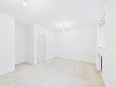 4 bedroom Semi-detached house to let in Sunapee Road, Reading, RG2