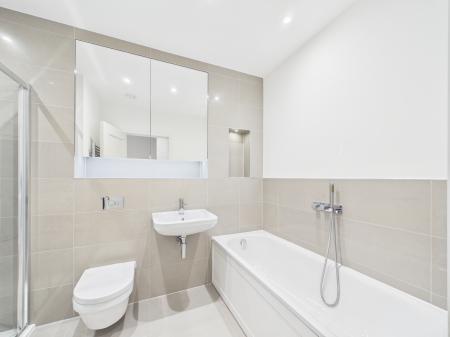 4 bedroom Semi-detached house to let in Sunapee Road, Reading, RG2