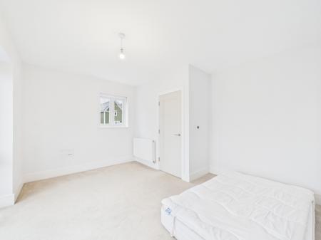 4 bedroom Semi-detached house to let in Sunapee Road, Reading, RG2