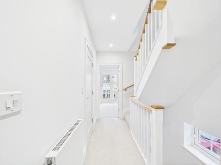 4 bedroom Semi-detached house to let in Sunapee Road, Reading, RG2