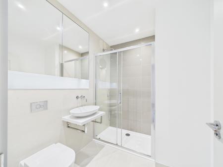 4 bedroom Semi-detached house to let in Sunapee Road, Reading, RG2