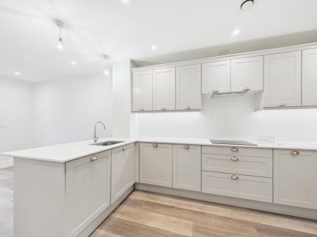 4 bedroom Semi-detached house to let in Sunapee Road, Reading, RG2