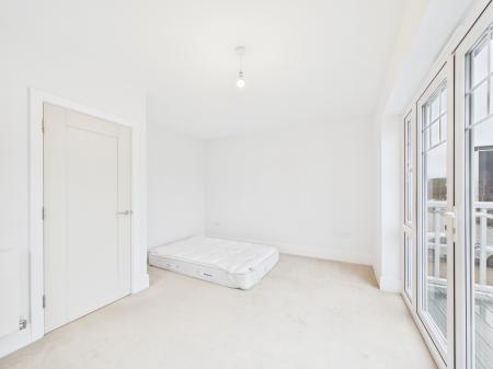 4 bedroom Semi-detached house to let in Sunapee Road, Reading, RG2