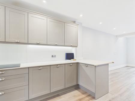 4 bedroom Semi-detached house to let in Maine Street, Reading, RG2