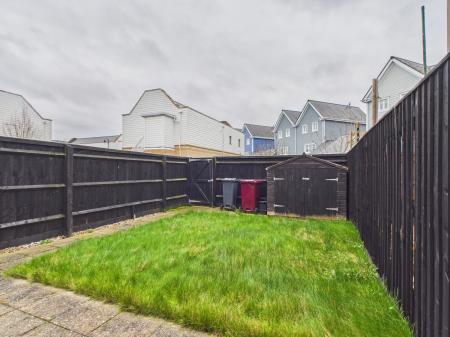 4 bedroom Semi-detached house to let in Maine Street, Reading, RG2