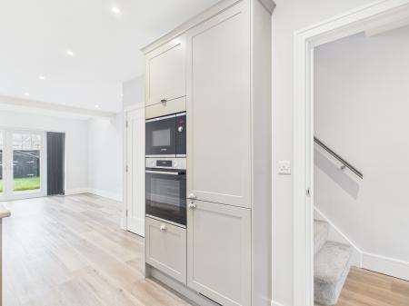 4 bedroom Semi-detached house to let in Maine Street, Reading, RG2