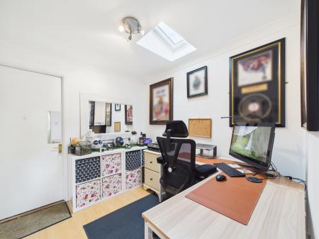 3 bedroom Semi-detached house for sale in Berkshire Drive, Tilehurst, Reading, RG31