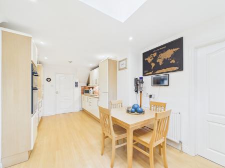 3 bedroom Semi-detached house for sale in Berkshire Drive, Tilehurst, Reading, RG31