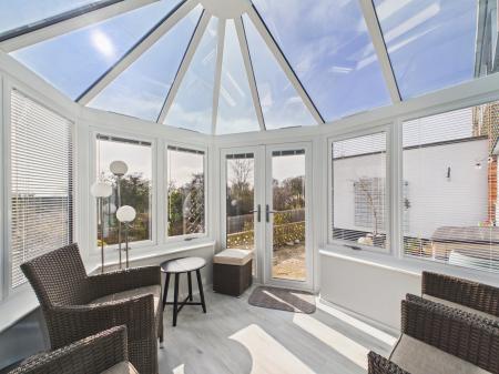 4 bedroom Semi-detached house for sale in Mandeville Close, Tilehurst, Reading, RG30