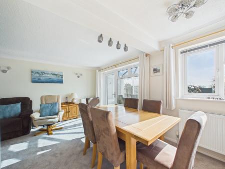 4 bedroom Semi-detached house for sale in Mandeville Close, Tilehurst, Reading, RG30