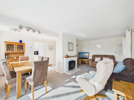 4 bedroom Semi-detached house for sale in Mandeville Close, Tilehurst, Reading, RG30