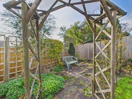 4 bedroom Semi-detached house for sale in Mandeville Close, Tilehurst, Reading, RG30