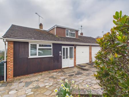 4 bedroom Semi-detached house for sale in Mandeville Close, Tilehurst, Reading, RG30