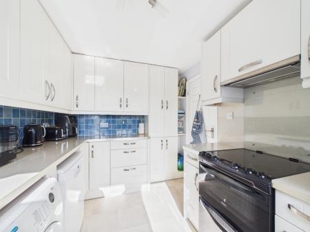 4 bedroom Semi-detached house for sale in Mandeville Close, Tilehurst, Reading, RG30