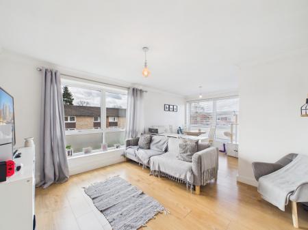 2 bedroom Flat for sale in Inglewood Court, Reading, Reading, RG30