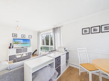 2 bedroom Flat for sale in Inglewood Court, Reading, Reading, RG30