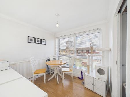 2 bedroom Flat for sale in Inglewood Court, Reading, Reading, RG30