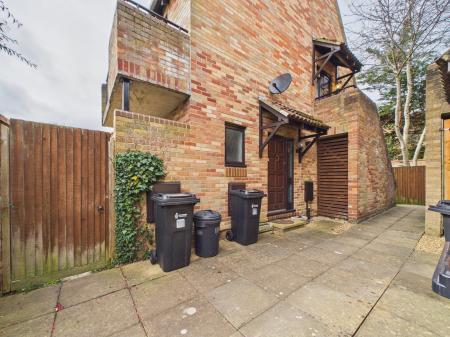 1 bedroom Flat for sale in Maiden Place, Lower Earley, Reading, RG6