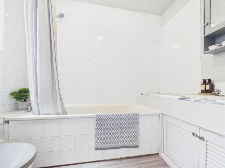 1 bedroom Flat for sale in Maiden Place, Lower Earley, Reading, RG6