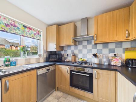3 bedroom Semi-detached house for sale in Goldcrest Way, Tilehurst, Reading, RG31