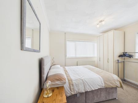 2 bedroom Maisonette for sale in Links Drive, Tilehurst, Reading, RG30