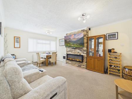 2 bedroom Maisonette for sale in Links Drive, Tilehurst, Reading, RG30