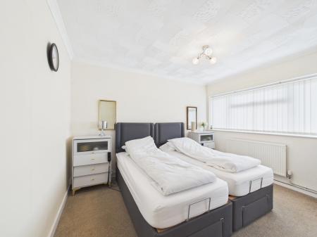 2 bedroom Maisonette for sale in Links Drive, Tilehurst, Reading, RG30